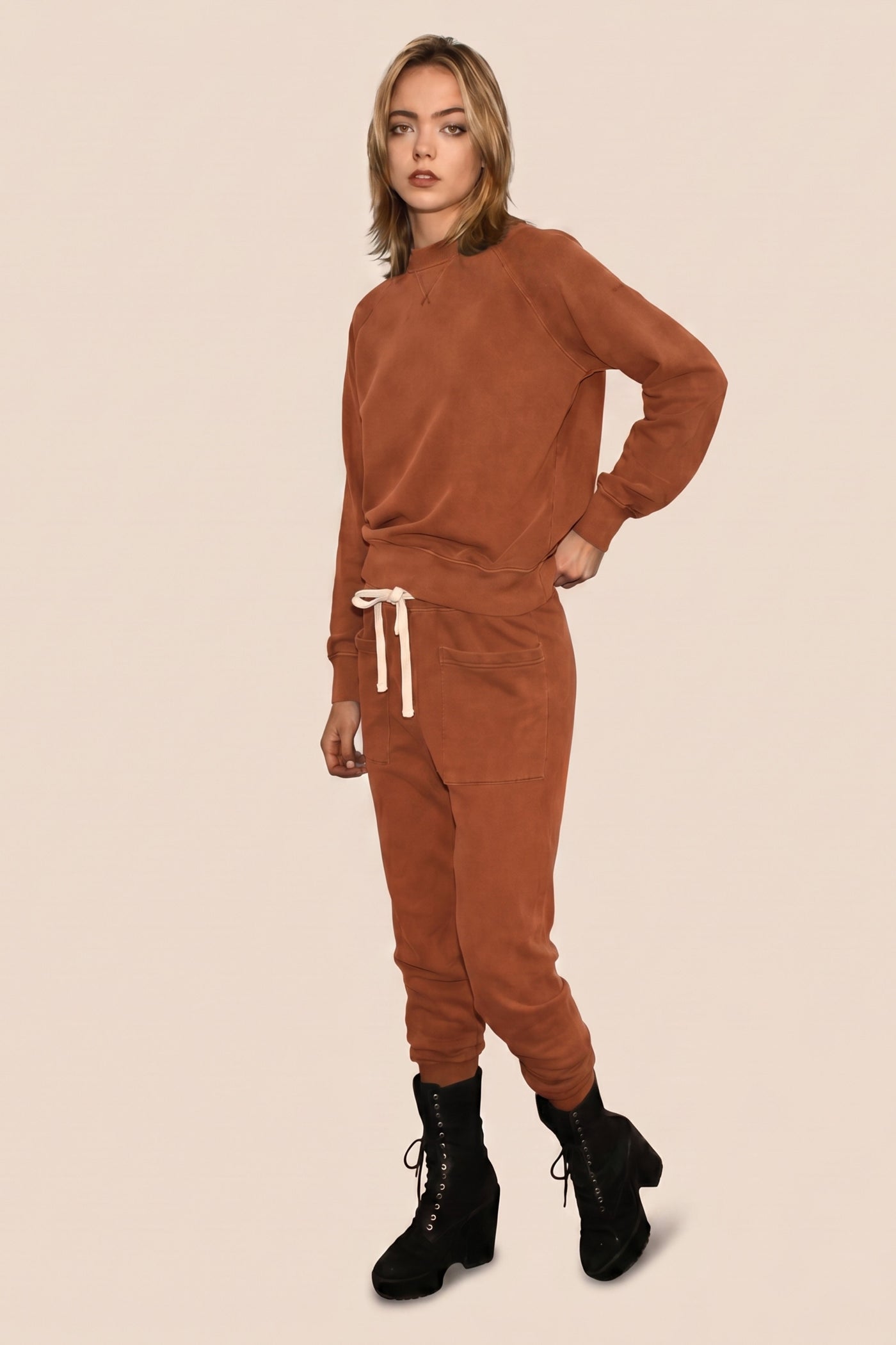 The Birdie Pullover - Rust